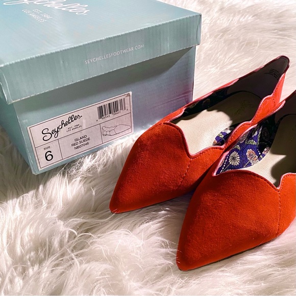 Seychelles • Scallop-Edge Red Suede Island Flat 6 - Picture 3 of 8